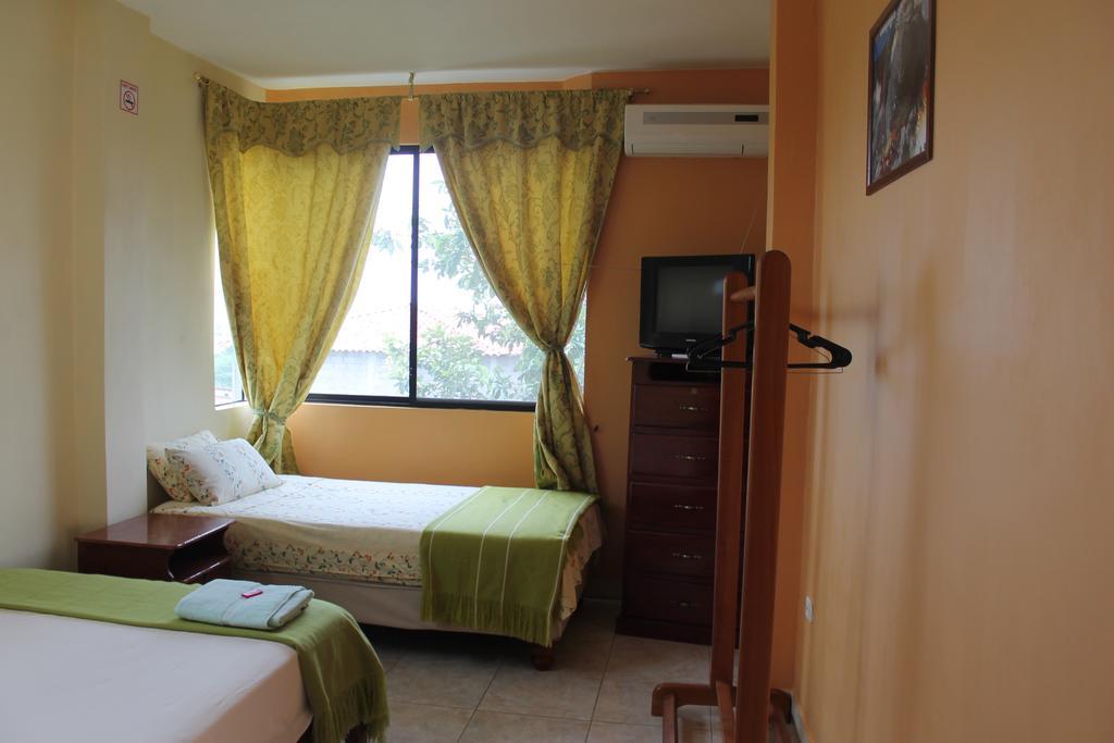Dolphin House Hotel Пуерто Бакерисо Морено Стая снимка