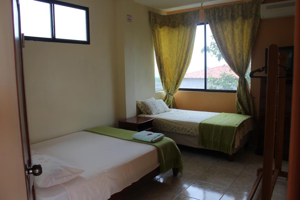 Dolphin House Hotel Пуерто Бакерисо Морено Екстериор снимка