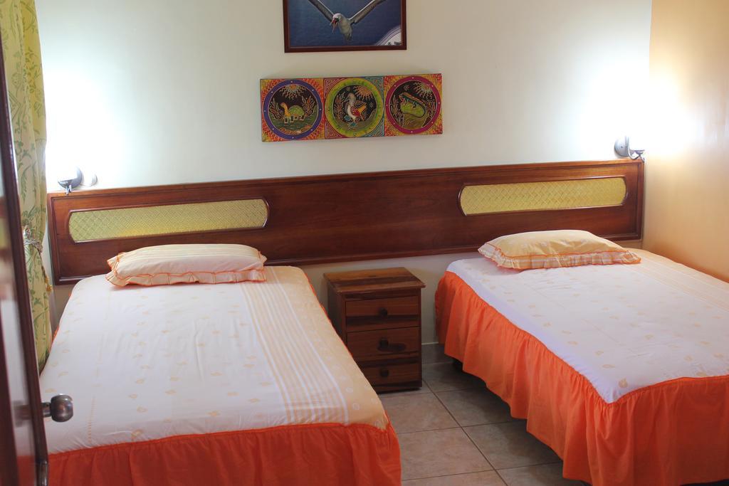 Dolphin House Hotel Пуерто Бакерисо Морено Екстериор снимка