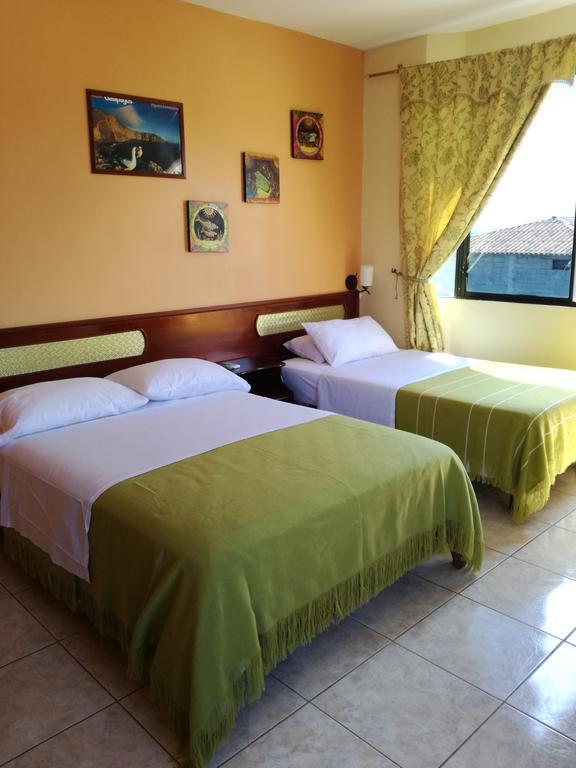 Dolphin House Hotel Пуерто Бакерисо Морено Екстериор снимка