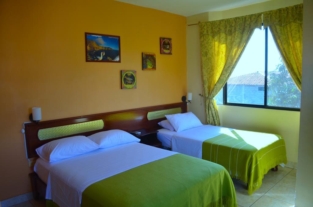 Dolphin House Hotel Пуерто Бакерисо Морено Екстериор снимка