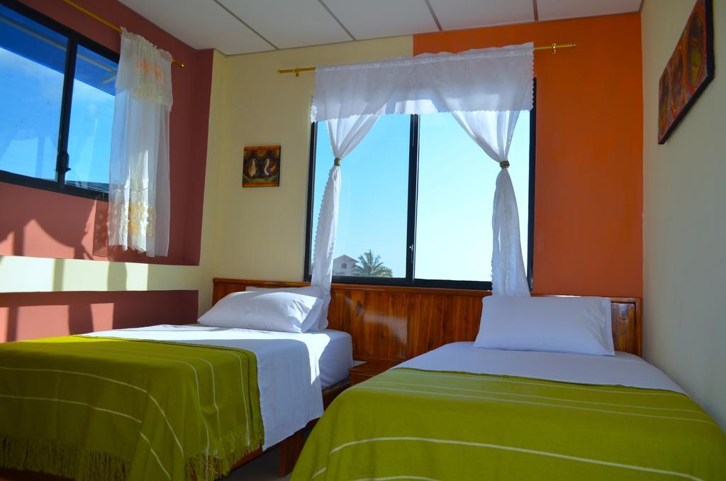 Dolphin House Hotel Пуерто Бакерисо Морено Екстериор снимка