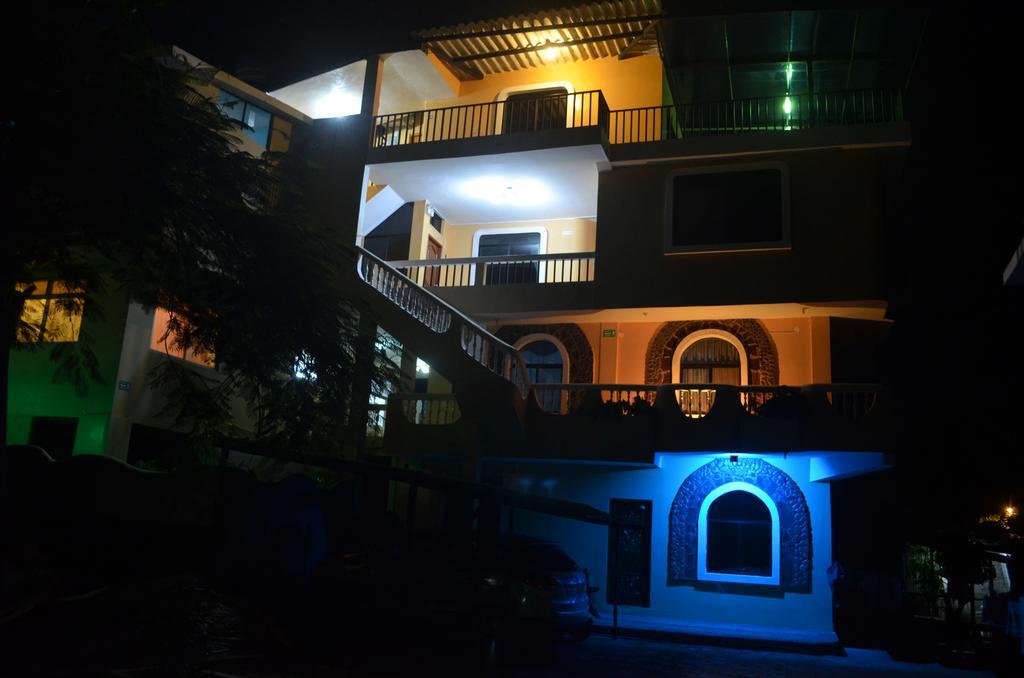 Dolphin House Hotel Пуерто Бакерисо Морено Екстериор снимка