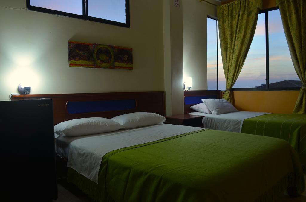 Dolphin House Hotel Пуерто Бакерисо Морено Екстериор снимка