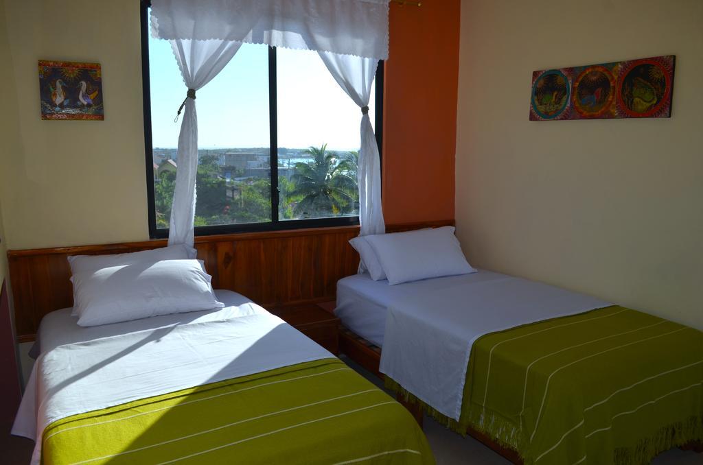Dolphin House Hotel Пуерто Бакерисо Морено Екстериор снимка