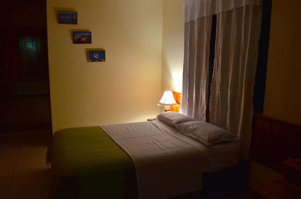 Dolphin House Hotel Пуерто Бакерисо Морено Екстериор снимка